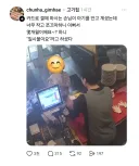 손님이 결제하는데 아기가 너무 예뻐서 몇개월인지 물어봄