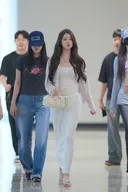 오늘자 장원영 공항 패션.