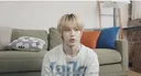 신인치고는 다소 파격적인 어린 시절 공개.jpg