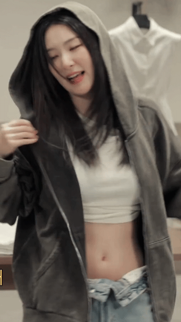 은근 섹시한 슬기 복근.gif