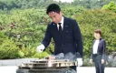 현충원 들린 고이즈미.jpe