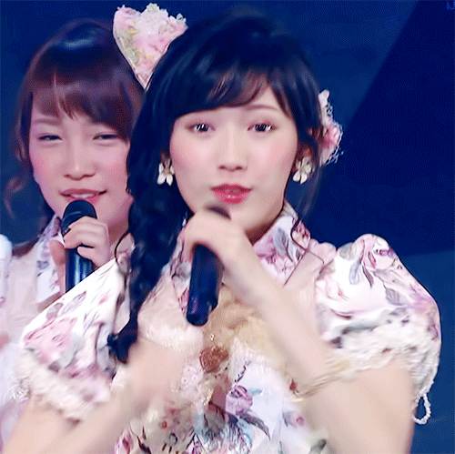 걸그룹 AKB48에서 센터로 밀었던 멤버들.......jpgif