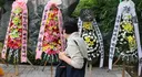 [포토] 배재고 앞에 놓인 근조-경조 화환