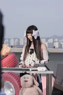 이젠 하다하다 자동차로 바이럴 하는 여돌.gif