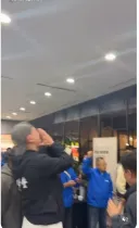 오늘 배재고 졸업생들 모여서 교가 부름