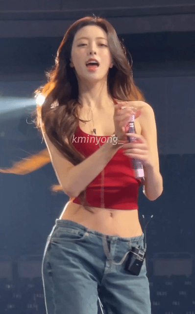 어흐..빨간 끈나시 유나.gif