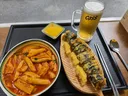 분식집에서 맥주파네요 떡뽁이에 맥주
