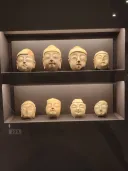 공주 박물관) 몸지지는 부처님들