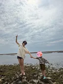가족 여행에서 4살된 아들과 손예진.jpg