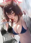 블루아카) 센세 이거랑 이거중에 머가 더 어울려요?