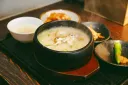부산 현지인들 사이에선 호불호 갈리는 돼지국밥 스타일.jpg