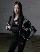 순간 모델 이마에 칼빵 있는 줄 알았네