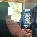 KTX 앞 좌석에 발을 올려 앞 사람이 불쾌감