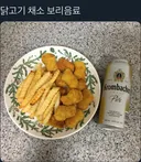 닭고기 채소 보리음료가 조합된 건강식