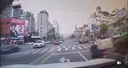 죽을뻔한 배달기사 사고.mp4