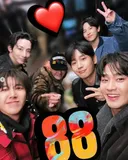 정해인, '전격 복귀' 김수현 지지…'88즈' 의리 [스타이슈]