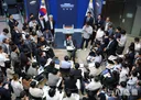 오늘자 이재명, 기자 70명과의 대화 현장사진들