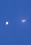 밤하늘에 떠 있는 국제 우주 정거장