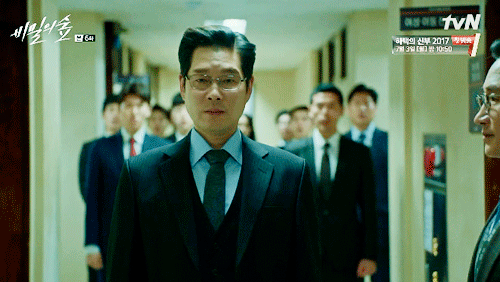 잘생긴건 아닌데 수트빨 죽여줬던 인물