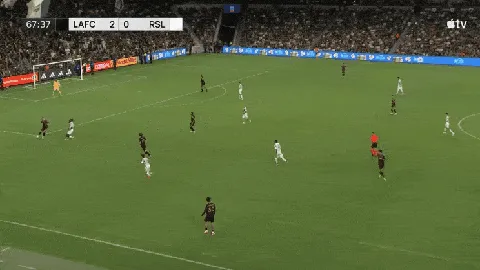 대흥민 자책골 유도.gif