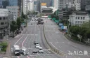 오늘 휴가철 한산한 모습 보이는 서울 도심 도로