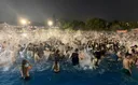 비키니 슬쩍 내리고 밀착…헌팅포차 된 한강수영장 ‘충격 현장’