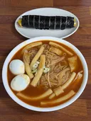 아침에 가도 웨이팅 하는 떡볶이 집. ㄷㄷㄷ