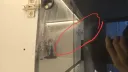 유리 진열장 샀는데 하자가 있네