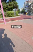 한국여행 온 일본녀 사진 찍어주는 한국남