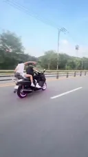 요즘 미성년자 오토바이 타는법