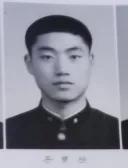 뚱이 성우의 젊은 시절 졸업사진.jpg