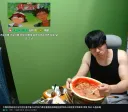인방) 정체를 알 수 없다고 하는 먹방.jpg