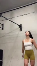 육군 여중대장님 피지컬.jpg