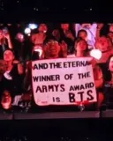 "그래미는 엿이나 쳐먹어!""라는 응원 문구가 등장한 BTS의 공연