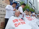 “우린 잠재적 범죄자 아냐”…경찰들, 순환인사제 반발해 ‘삭발 투쟁’