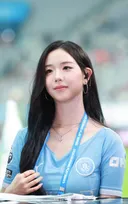 트리플S 김채연 오늘자 맨시티 유니폼 사진