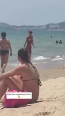 엉덩이 보형물 넣은 비키니 여성