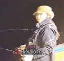 배 낚시 중에 간택당한 낚시꾼