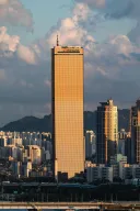 서울의 빌딩 부르는 명칭으로 갈리는 젊은이와 늙은이