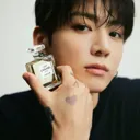 방금 전 방탄 정국 × 샤넬 1957 캠페인 뜨자마자 실시간 공홈 품절대란 향수
