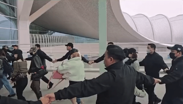 연예인 출입국 현장.gif