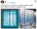 커튼에 포인트 준 것 같지만 사실 금붕어 모빌에 더 힘줘서 방이 전체적으로 오묘하고 시원해지는 기분...