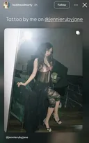 발등에 아기천사 타투 새긴 블랙핑크 제니