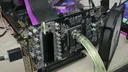 지포스 RTX 2060에 직접 물을 솨서 온도를 28도로 낮춤
