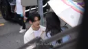 잘생긴 남자가 계단에서 길을 막는다면 덬들의 반응은?