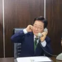 브라질 간 이재명대통령, 룰라 노조위원장 시절 사진 재현