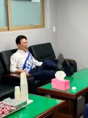 김민석 다리 올린 사진에도 실드치는 사람들 보니깐 클량도 먹혔군요