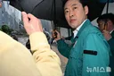 [포토] 통영서 호우로 유실된 도로 살펴보는 장동혁