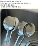 마늘,양파 썬 뒤 손 냄새 안 빠질 때 흐르는 물에 스테인리스 숟가락에 손을 문질러 씻기