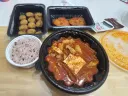 김치찜이라는데 먹을수록 김치찌개 같긴한데